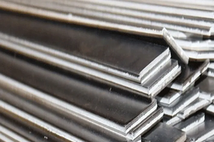 Stainless steel flat bars with smooth finished surfaces